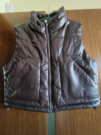 Koženková vesta pull&bear veľ.m, málo nosená, na j, pull&bear,m