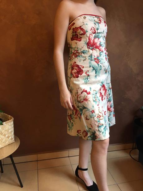 Korzetové šaty kvetove, s