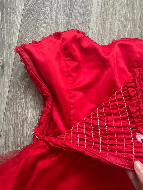 Spoločenské šaty červené bez ramienok, xs