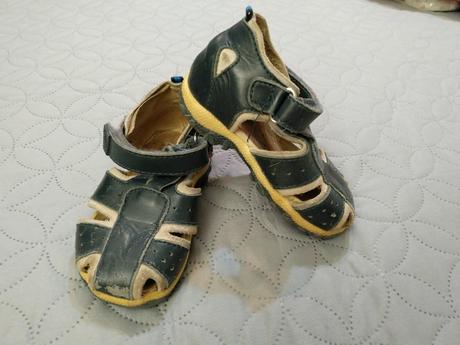 Kozene tmavomodre sandalky, 21