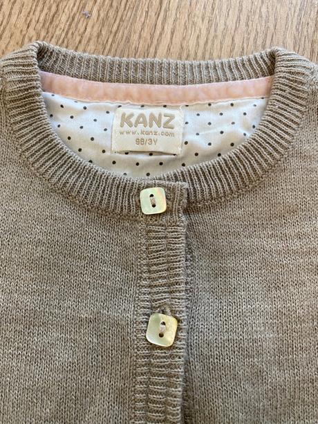 Kvalitny svetrik na gombiky, kanz,98
