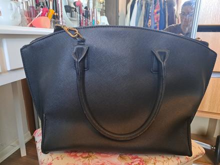 Čierna kabela, house