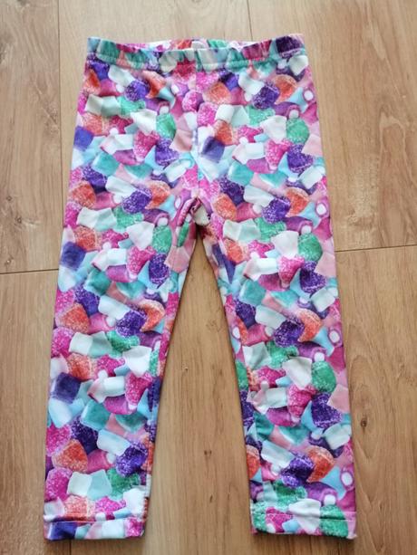 Cukríkové legínky, 86