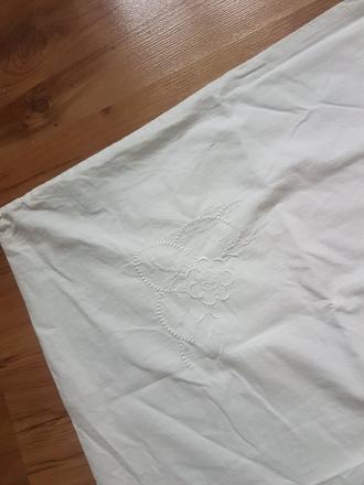 Retro socialistická obliečka s výšivkou,