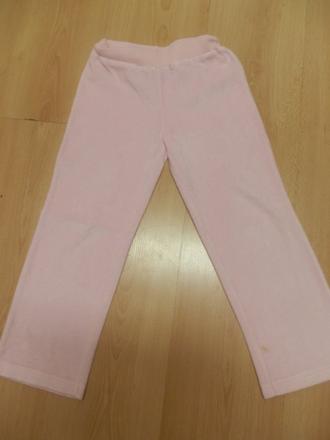 Zamatové tepláčiky, 122