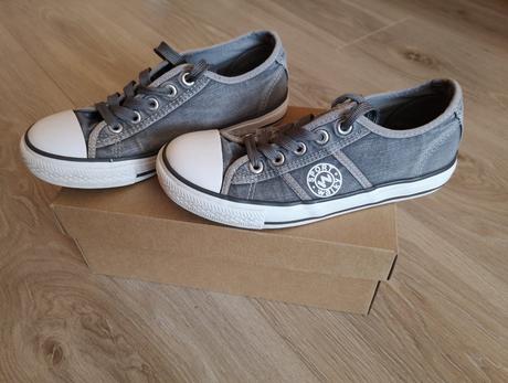 Plátené tenisky, 33