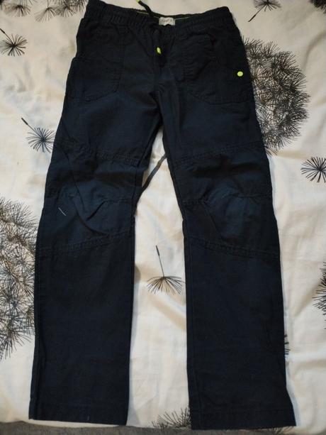 Nohavice pre chlapca, 122