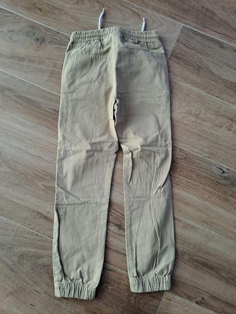 Nenosené nohavice, 134