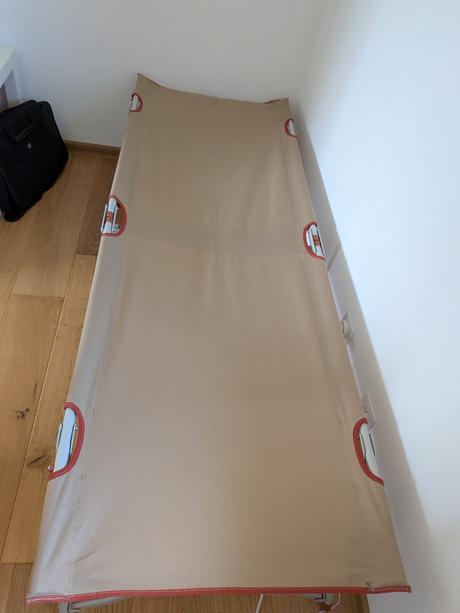 Kempingova posteľ,