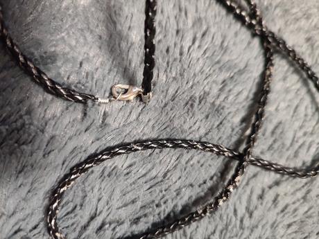 Pletený náhrdelník,