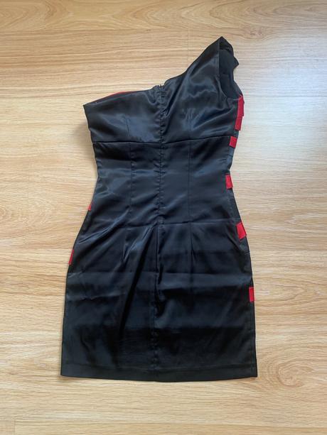 Kratske spolocenske saty na jedno rameno v. 36, s