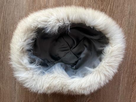 Pravá kožušinová čiapka, 