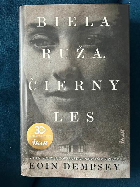 Eoin dempsey - biela ruža, čierny les, 