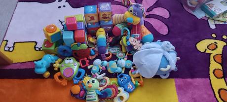 Mix hračiek + loptičky do bazéna, 