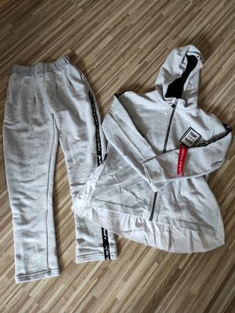 Mikina s volanom a nohavice, 146