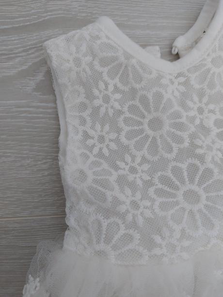 Biele sviatocne saty, 56