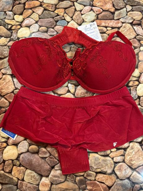 Červená spodná bielizeň, 80b