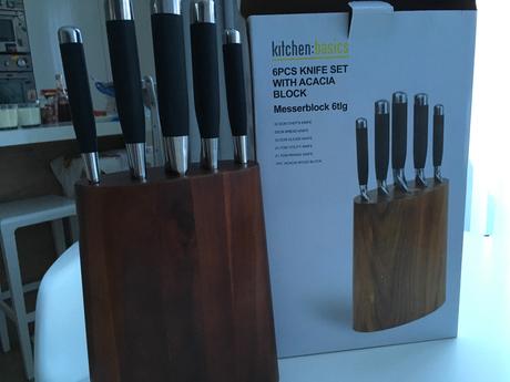 Stojan s piatimi nožmi ako nové, 