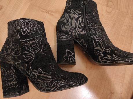 Zaujímavé kotníkové čižmičky, 39