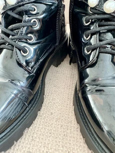 Lakované členkové čižmy s perlami, 36