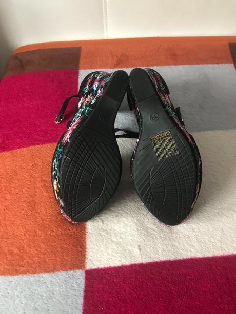 Sandalky krasne na platforme,výška opatku 15 cm, 39