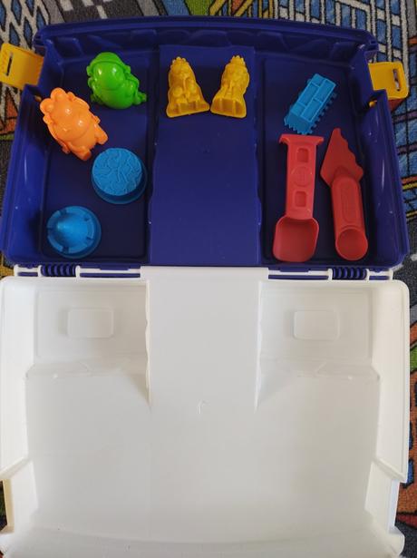 Formičky a krabica na hru s kinetickým pieskom, 