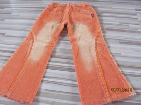 Nohavice a vesta, 116