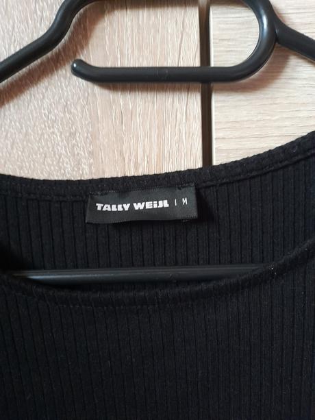 Rebrovaný top a výkrojmi, tally weijl,m