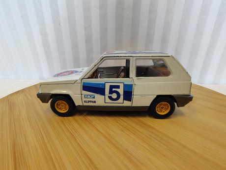 Retro model bburago fiat panda 45 rally 1983, 1/24,
