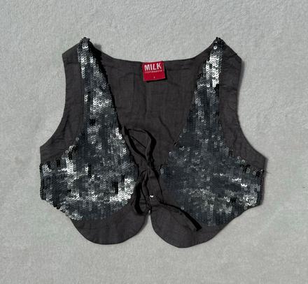 Vestička s flitrami, 92