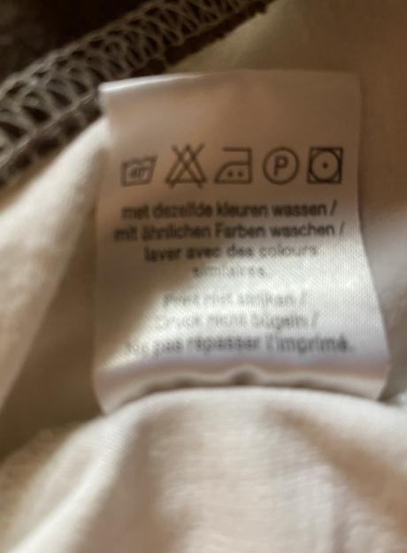 Kvalitné tričko s aplikáciami zn. we v. 110/116, 110