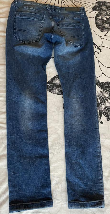 Potrhané rifle reserved v. 30, reserved,30