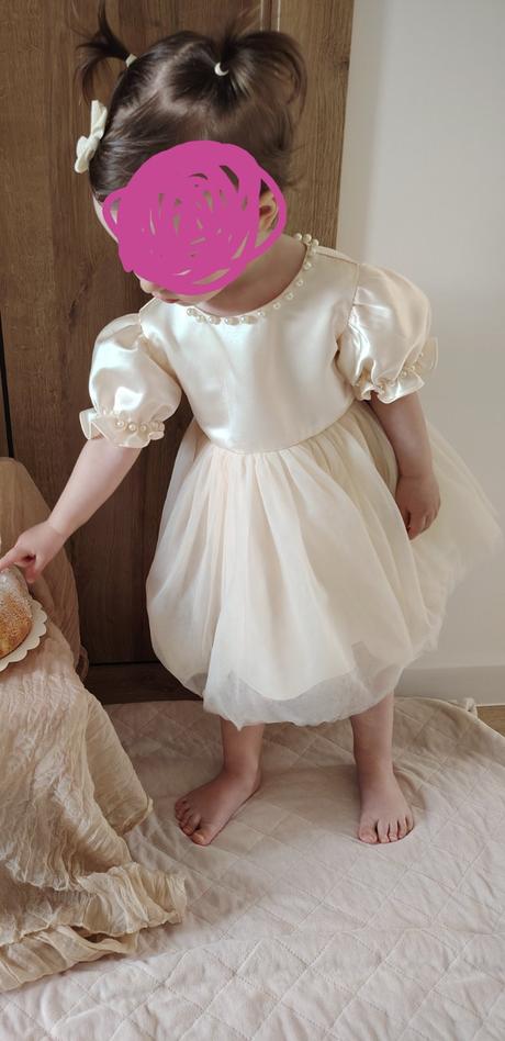 Béžové princeznovské šaty s krátkym rukávom, 92