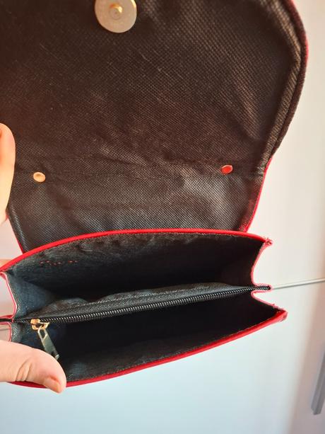 Dámska červená kabelka, 