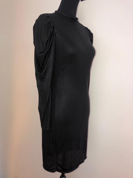 Šaty obtiahnuté, m