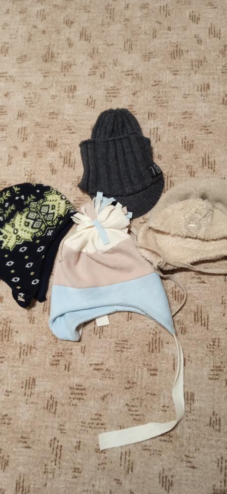 Čiapky veľ.122/128, 122