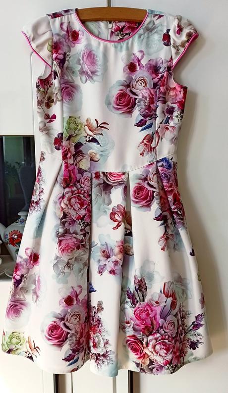 Slávnostné šaty, 128