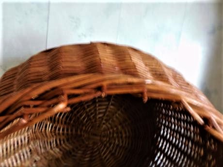 Prútený kôš s príklopom,