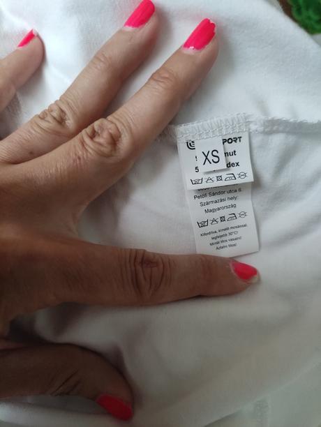 Predam nove tricko s kapucnou do fitka vel.xs, xs