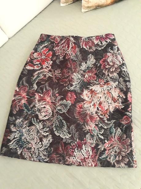 Predám krásnu, novú dámsku sukňu "s", pietro filipi,s
