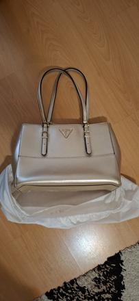 Kabelka krásna guess, guess