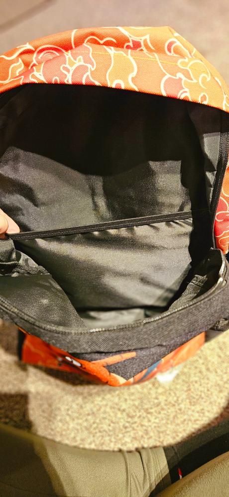 Pokemon batoh charmander1, 