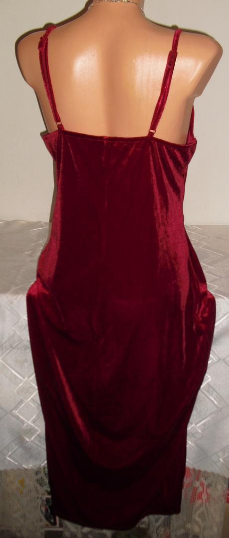 Zamatove dlhe spolocenske saty, 42