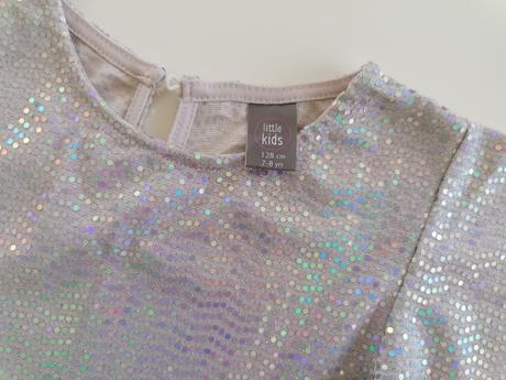 Šaty s flitrami, 128