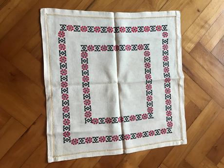 2 obrusy od prababky,