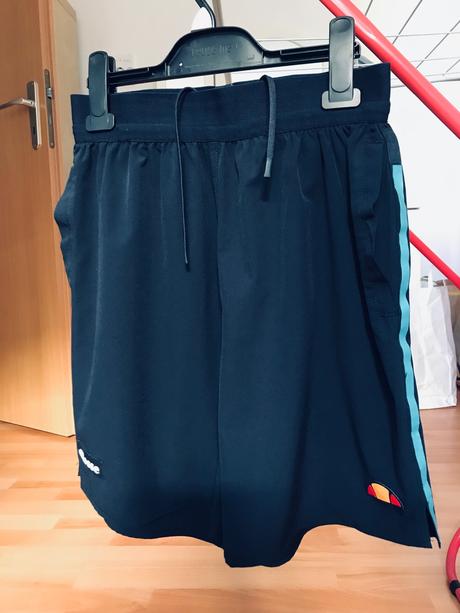 Ellesse kratke tenke nohavice velkost xs, xs