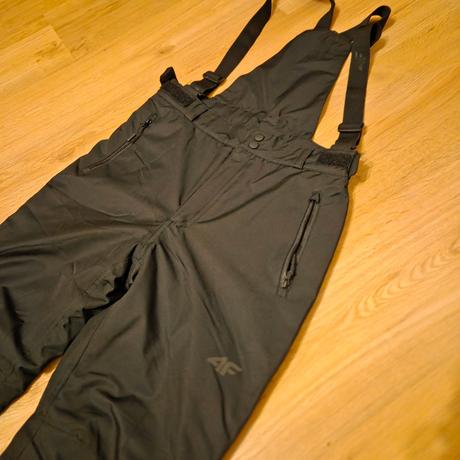 Čierne lyžiarske nohvice 4f, 158