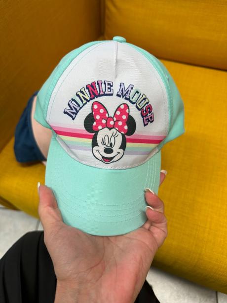 Šiltovky spolu, adidas