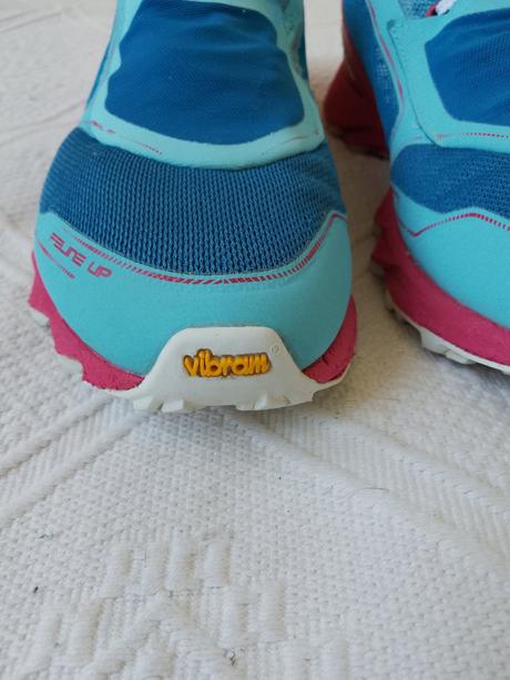 Vel. 39 damske bezecke - trailove vibram tenisky, 39