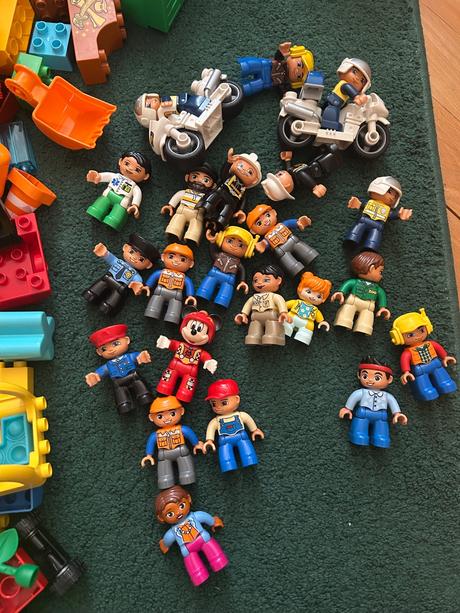 Lego duplo ( vyše 6kg),